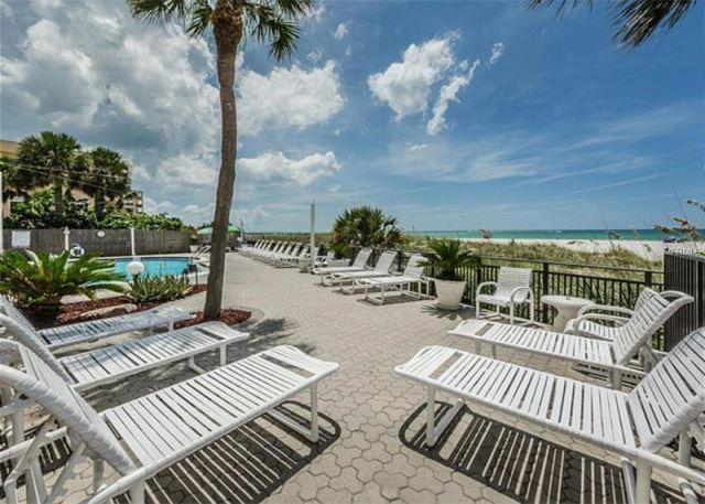 Beachfront Madeira Norte St. Pete Beach Buitenkant foto
